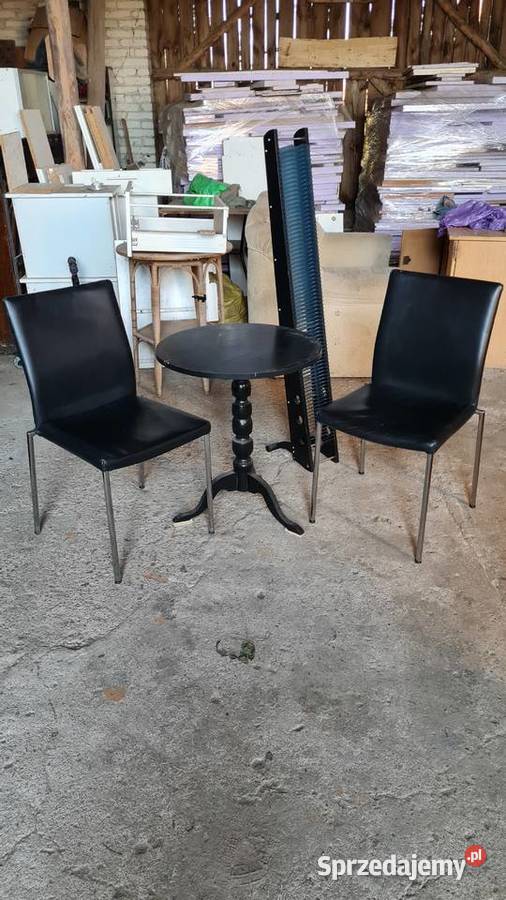 Stół dwa krzesła szafka tv i stojak na płyty CD Modzele-Skudosze