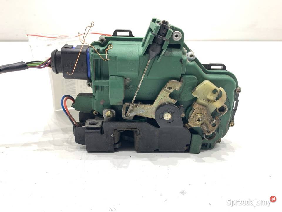 ZAMEK DRZWI PRAWY PRZÓD VW TRANSPORTER T5 Bus