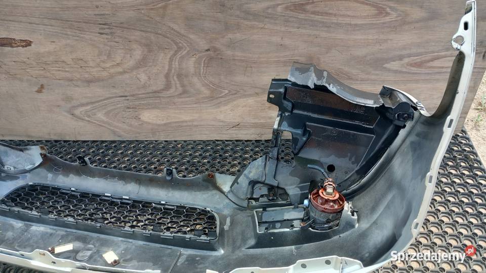TOYOTA COROLLA VERSO II ZDERZAK PRZÓD 1C0 Zbierkowo sprzedam