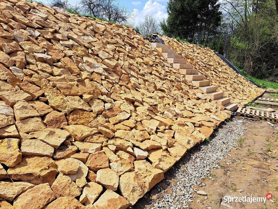 Płaski naturalny kamień murowy do ogrodu na Radomsko