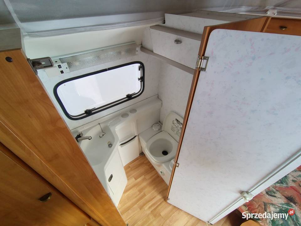 Eriba Touring przyczepa kempingowa podnoszony