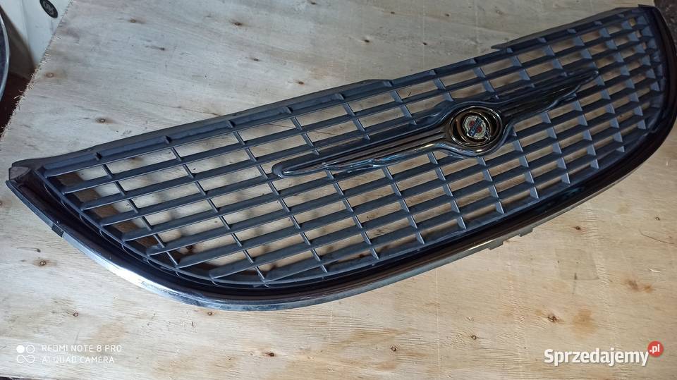 Chrysler Voyager atrapa grill osobowe Namysłów