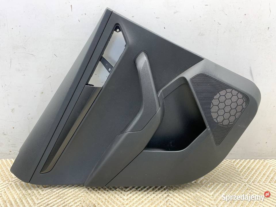 BOCZEK DRZWI PRAWY TYŁ SKODA KAROQ SUV TAPICERKA
