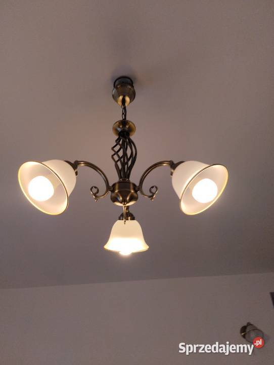 Tradycyjny żyrandol i lampa ścienna kinkiet Oświetlenie