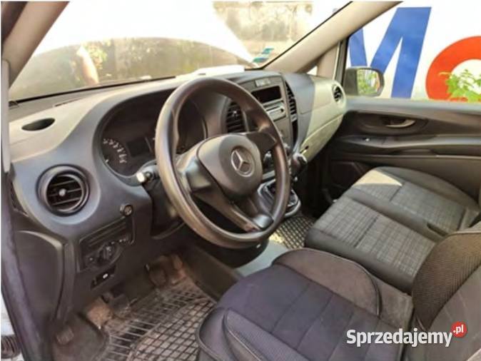 Syndyk sprzeda samochód ciężarowy MercedesBenz Warszawa