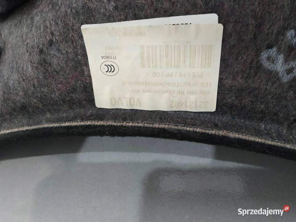 TAPICERKA BOCZEK PRAWY TYŁ BAGAŻNIKA Volvo V60 świętokrzyskie sprzedam