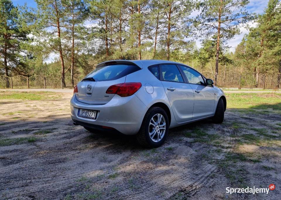Opel Astra 2010 r Sprowadzony zarejestrowany Poniatowa