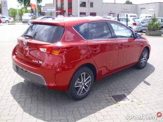 Toyota Auris czerwony