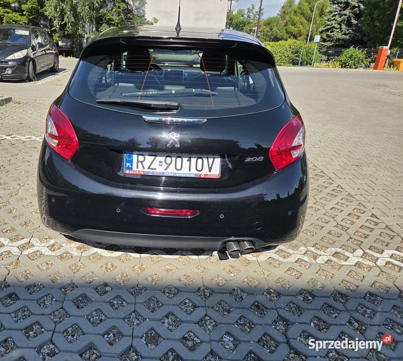 Peugeot 208 16l 2012r