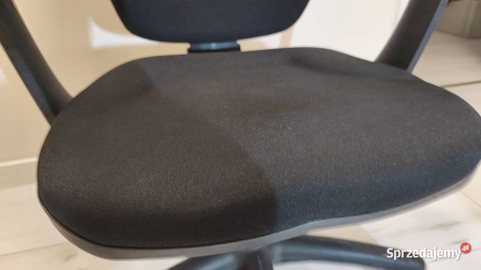 3 Ergonomiczne krzesło biurowe Nowy Styl Master 64cm