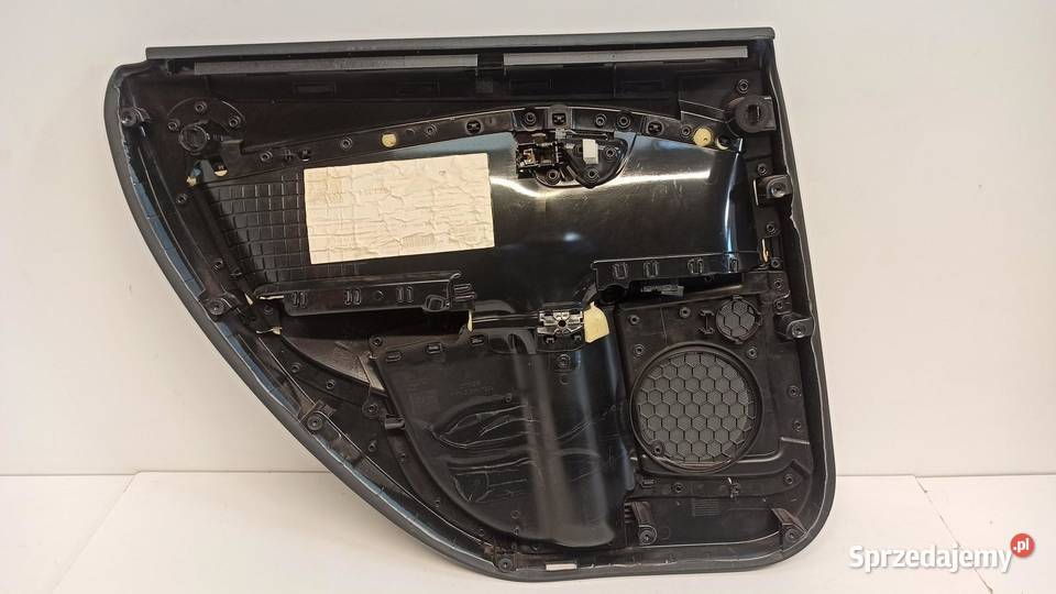 VOLVO V70 BOCZEK DRZWI PRAWY TYŁ