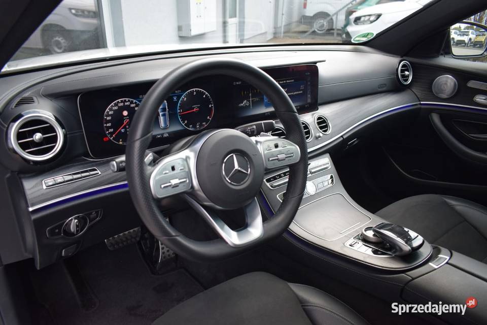 Mercedes E220d 4 matic AMG biała perła wielkopolskie Komorniki