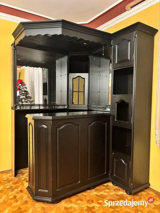 Barek salonowy ze stołem i krzesłami Przeworsk