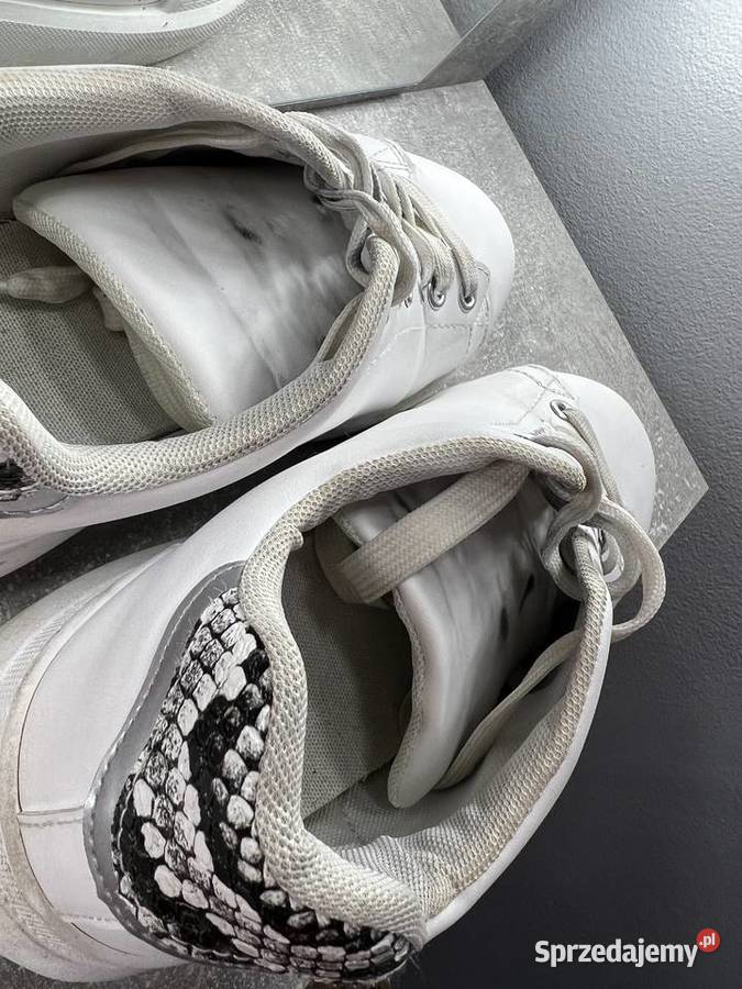 Sneakersy trampki białe z efektem skóry węża HIT sprzedam