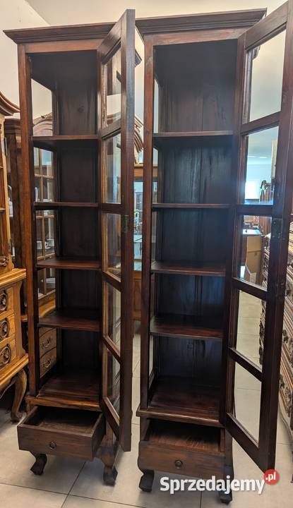 Piękna wąska witryna kolonialnaszer 48 sklep