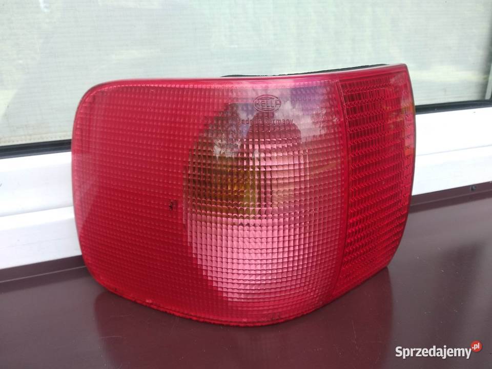 Audi 80 B4 sedan lampa tył tylna lewa w błotnik osobowe łódzkie
