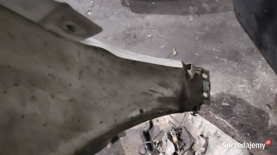 Błotnik prawy przód przedni Passat b5 LB9A osobowe