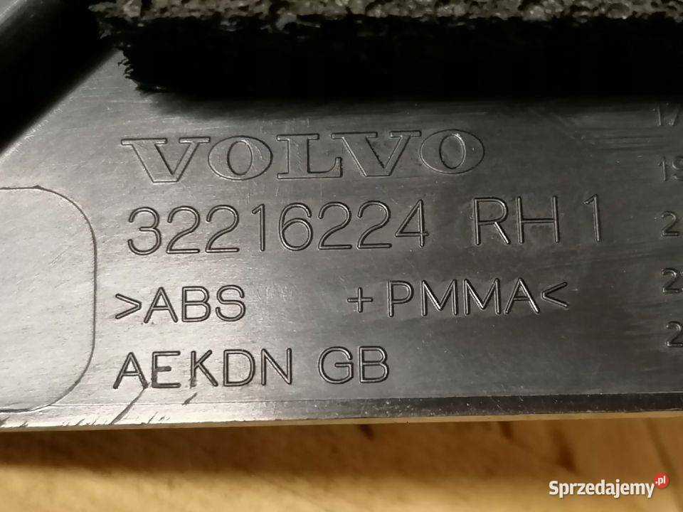 VOLVO XC40 ZAŚLEPKA DRZWI TRÓJKĄT PRAWY PRZÓD Pleszew