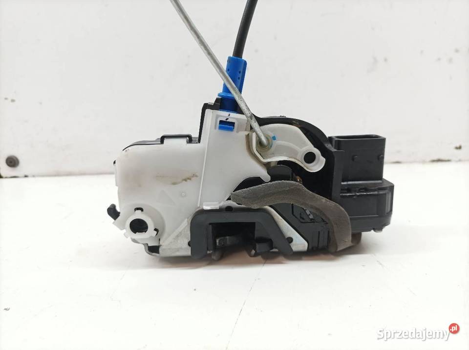 ZAMEK DRZWI PRAWY PRZÓD 13579523 Opel Astra IV