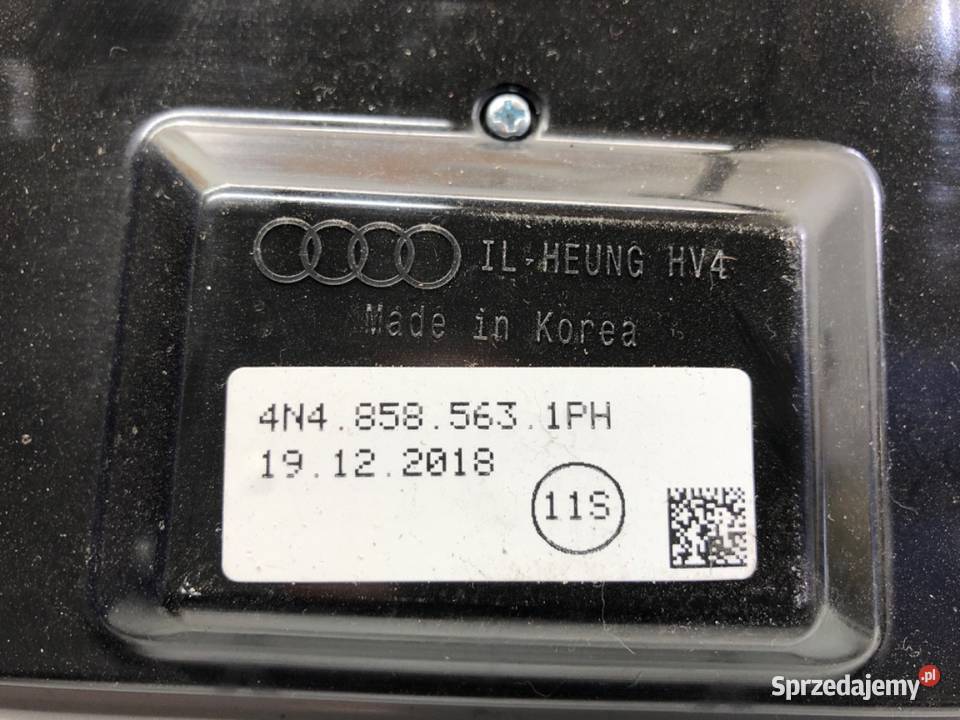 LAMPKA OŚWIETLENIE PODSUFITKI LUSTERKO AUDI A8