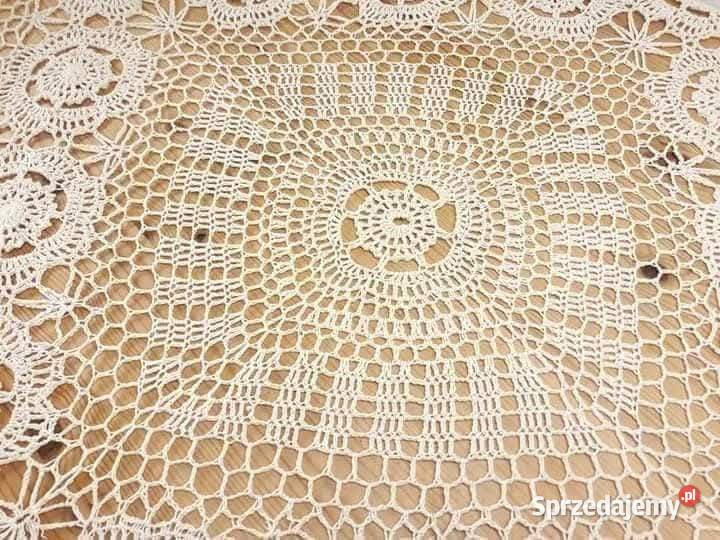 Obrus szydełko 110x110 Alwernia