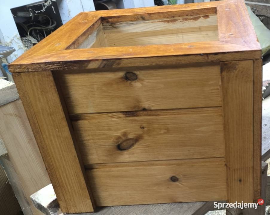 drewniane doniczki ogrodowe