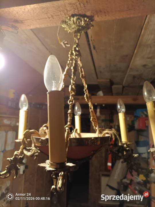 Żyrandol mosiężny pięknie zdobiony do pałacu mazowieckie Krze Duże