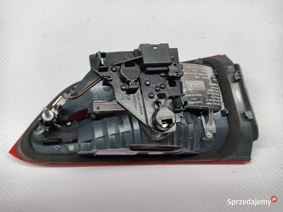 BMW X1 F48 LAMPA TYLNA PRAWA PRAWY TYŁ W KLAPĘ osobowe