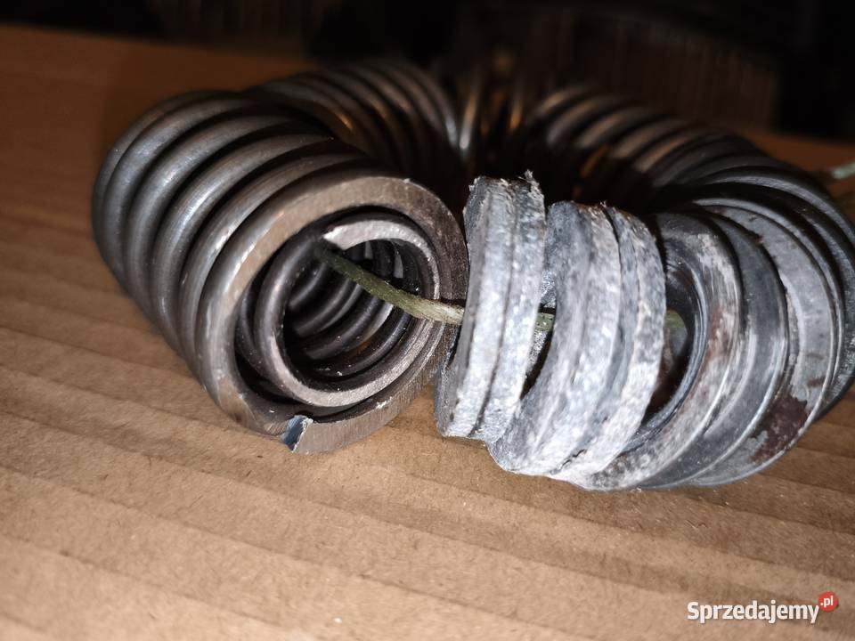 Zestaw nowych sprężyn zaworów z podkładkami