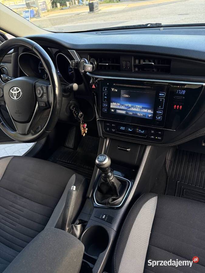 Toyota Auris 16 PREMIUM 132 Auris Międzybórz