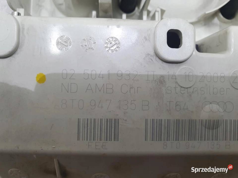 LAMPKA PODSUFITKI OŚWIETLENIE AUDI A4 B8