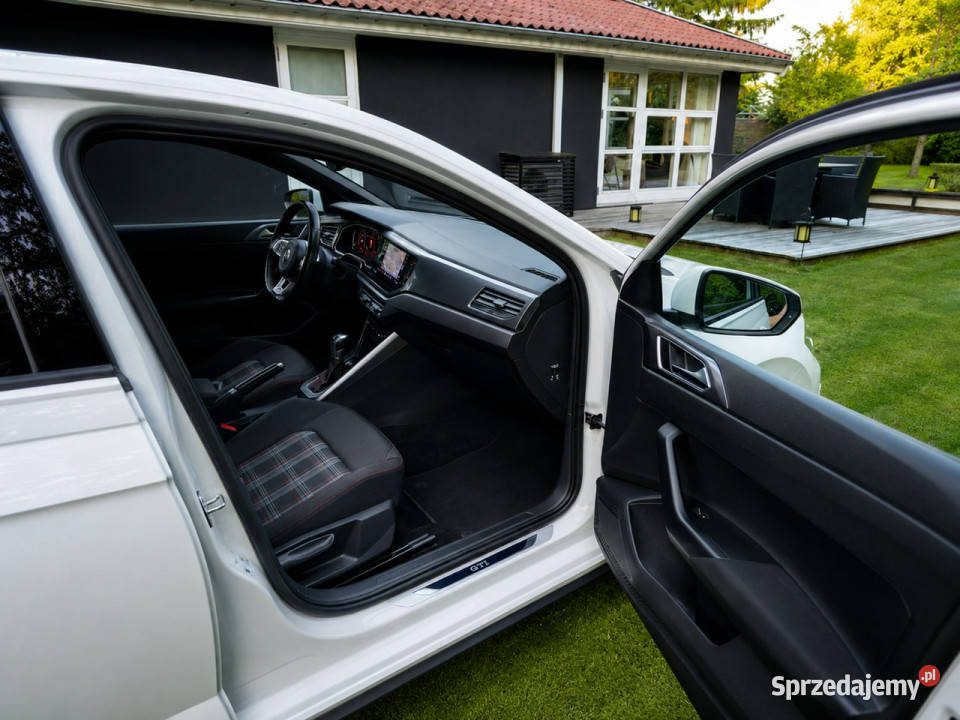 Volkswagen Polo VI 2017 Sadlno