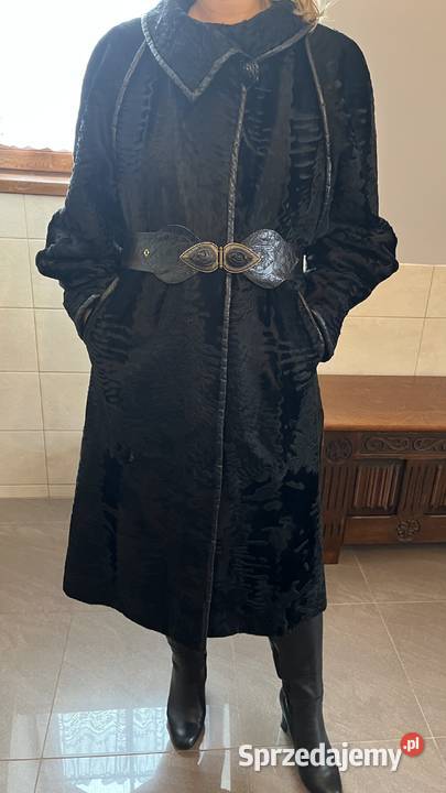 Czarne futro z karakuł saar 38 Łowęcin