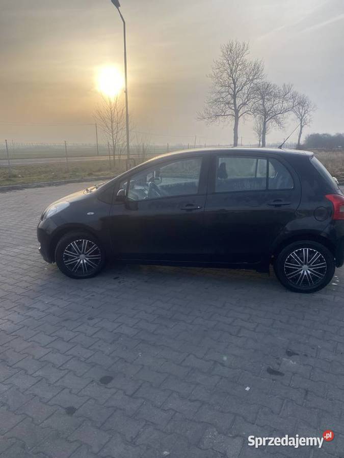 Toyota yaris 13 garażowany Zegartowice sprzedam