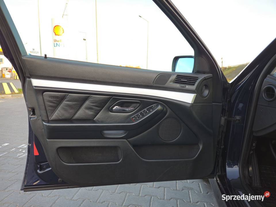 BMW E39 528i 1999 28 benzyna sedan granatowa Września