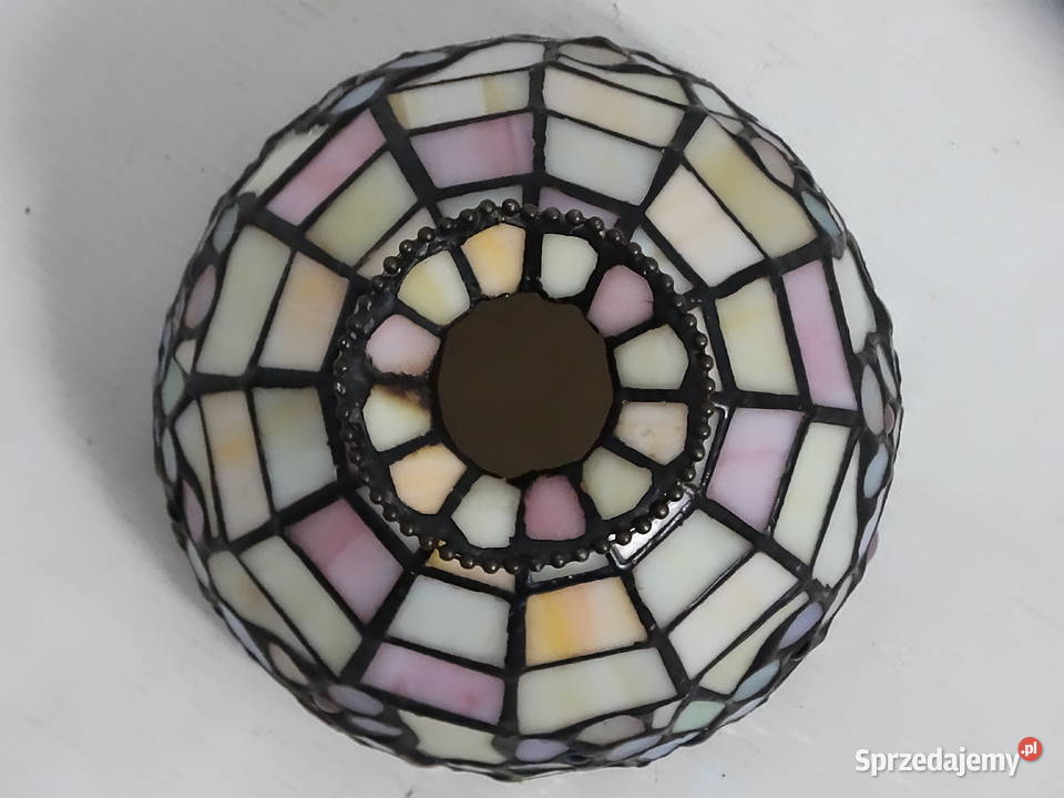 Witrażowy klosz do lampy w stylu Tiffany