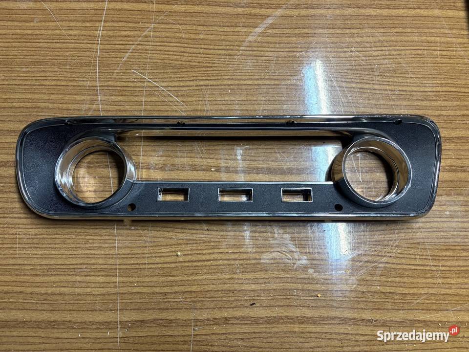 Ramka zegarów i drzwiczki schowka Ford Mustang Stare Skoszewy