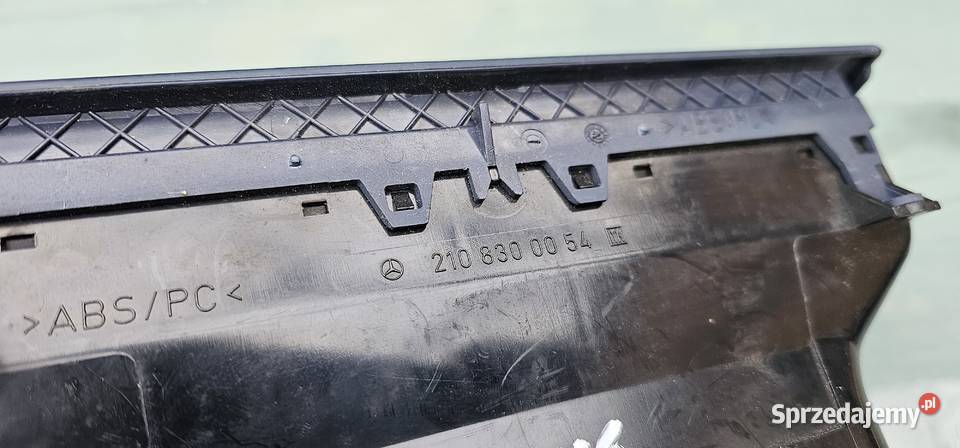 Kratka nawiewu środkowa niebieska mercedes w210 Rok produkcji 1997 wielkopolskie Zbąszyń