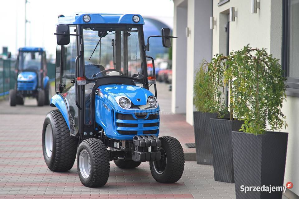 LS Tractor XJ25 HST 4x4 244 TURF CAB Tajęcina
