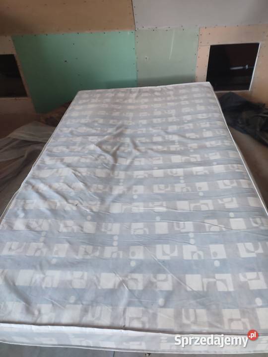 Łóżko z materacem sprężynowym 120cm sprzedam