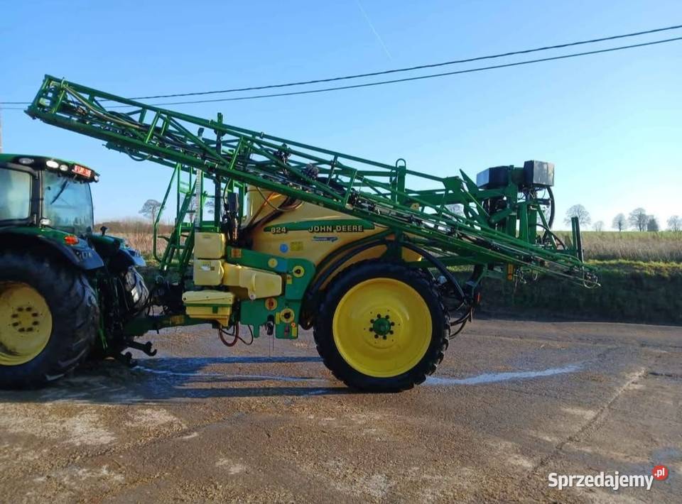 Opryskiwacz polowy ciągany John Deere 824 Łagiewniki