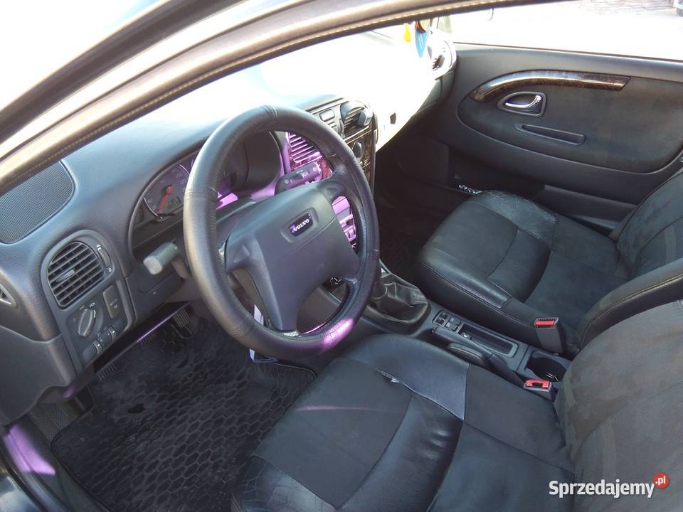 VOLVO V40 17 1999 115 BLPG4letnia czarny Konin