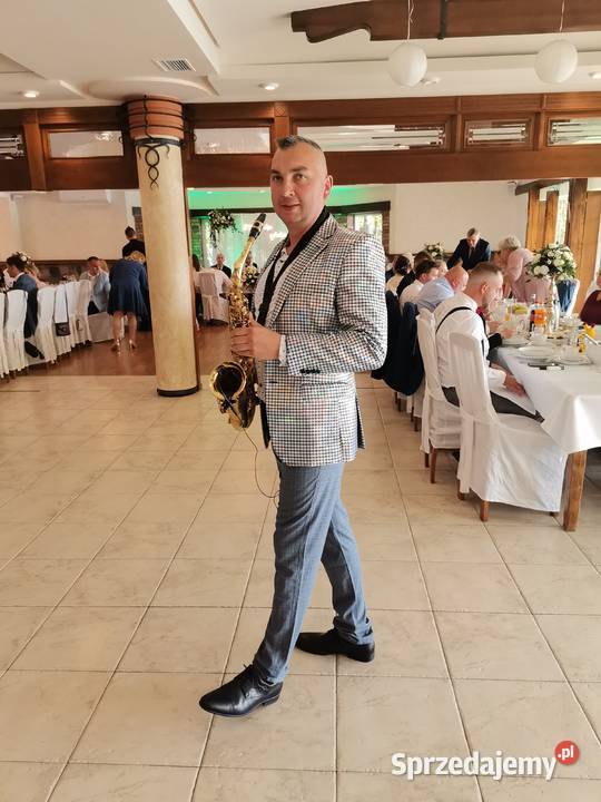 Wokalista i akordeonista z saksofonistą na każdą