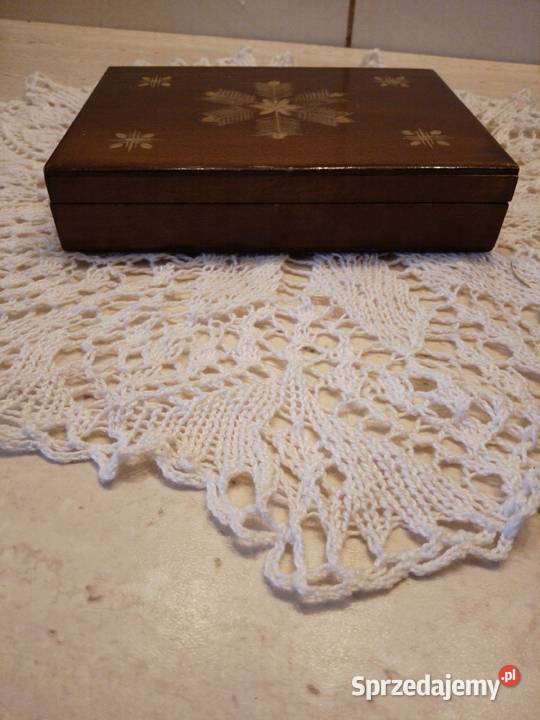 Szkatułka drewniana na biżuterię