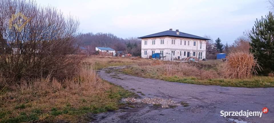 Sprzedam działkę budowlaną o pow 1335 m2 w Leszno