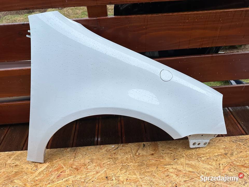 Volkswagen 1K6880682A biały golf V błotnik prawy Mirsk