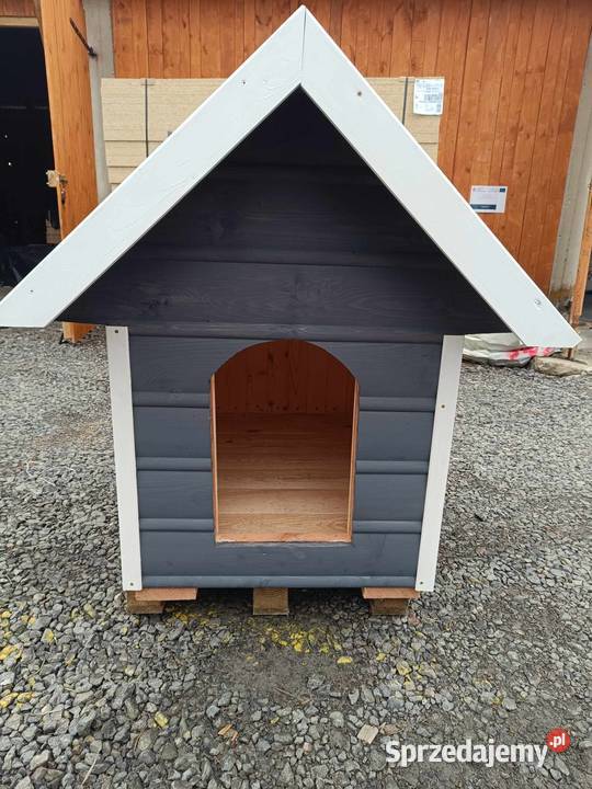 Buda psa z deski elewacyjnej ocieplona