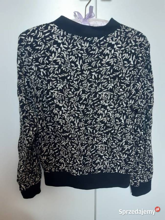 Bomberka w liście z kieszeniami