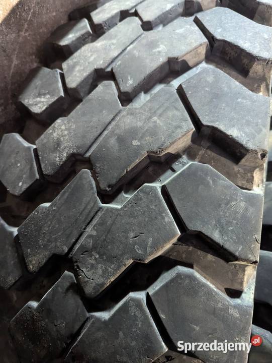 Opony ciężarowe ładowarka 1400 R20 Wisła sprzedam