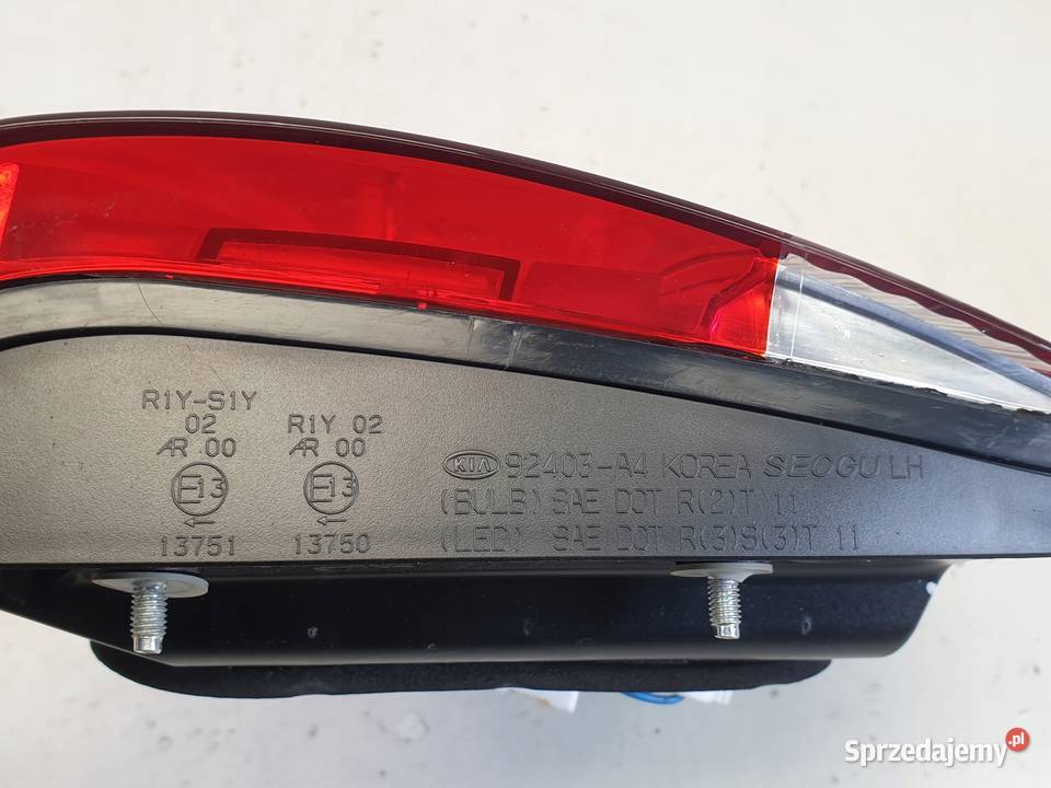 Kia Carens IV TYLNA LAMPA LEWA tył W KLAPE LED osobowe Części samochodowe Rudka